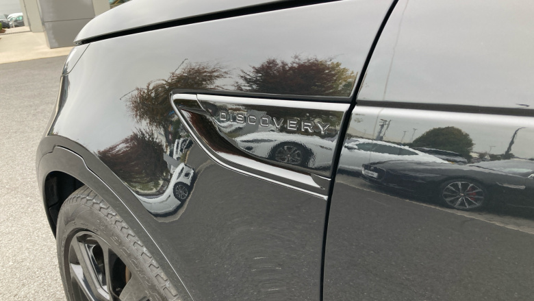 Land Rover Discovery 3.0 D300 Dynamic SE 5dr Auto Diesel Station Wagon